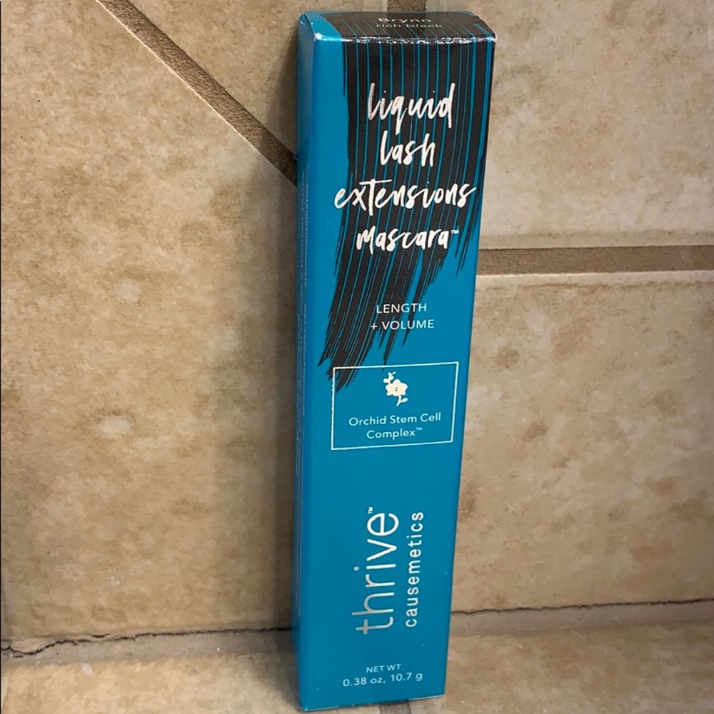 NEW - Thrive Causemetics liquid lash extensions